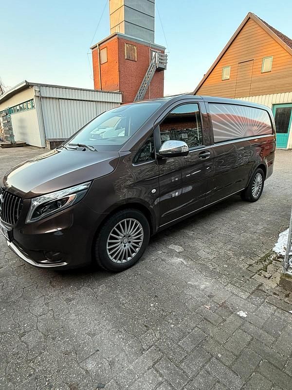 Braun Gebraucht 2015 Mercedes Vito Van | 28.560 € - Bild 1/4