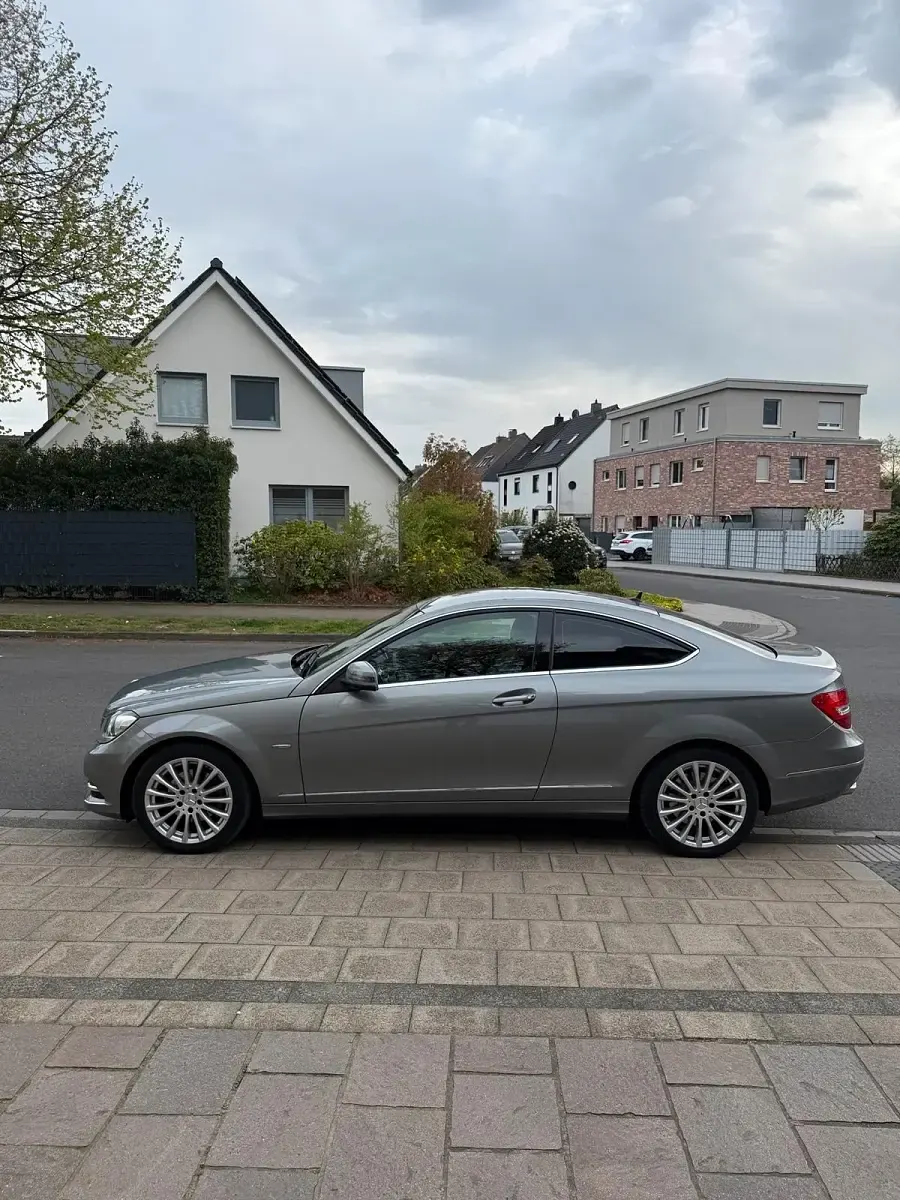 Gebraucht Mercedes C220 170 PS (125 kW) 2012 Grau Coupé
