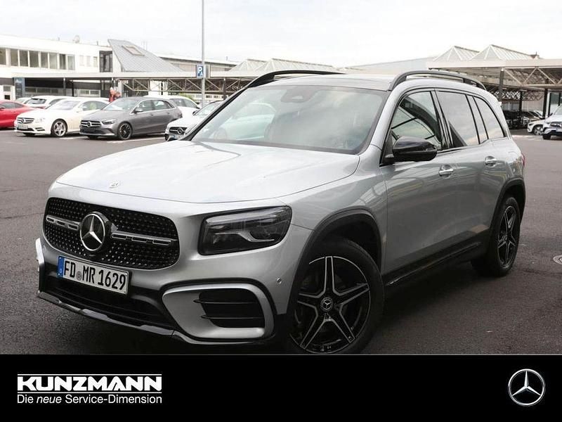Hightechsilber metallic Gebraucht 2025 Mercedes GLB200 AMG SUV | 43.530 € (Fairer Preis) - Bild 1/4