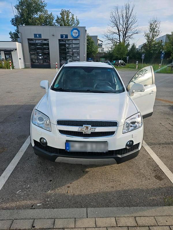 Weiß Gebraucht 2009 Chevrolet Captiva SUV | 9.200 € - Bild 1/4