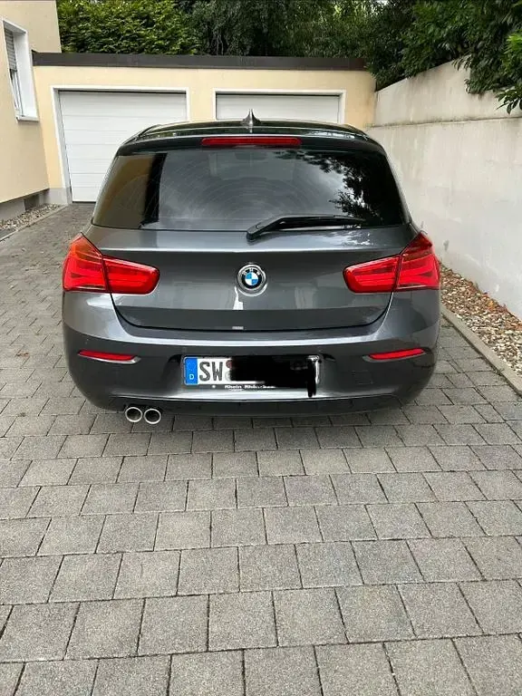 Gebraucht BMW 120 Advantage 184 PS (135 kW) 2018 Grau Limousine