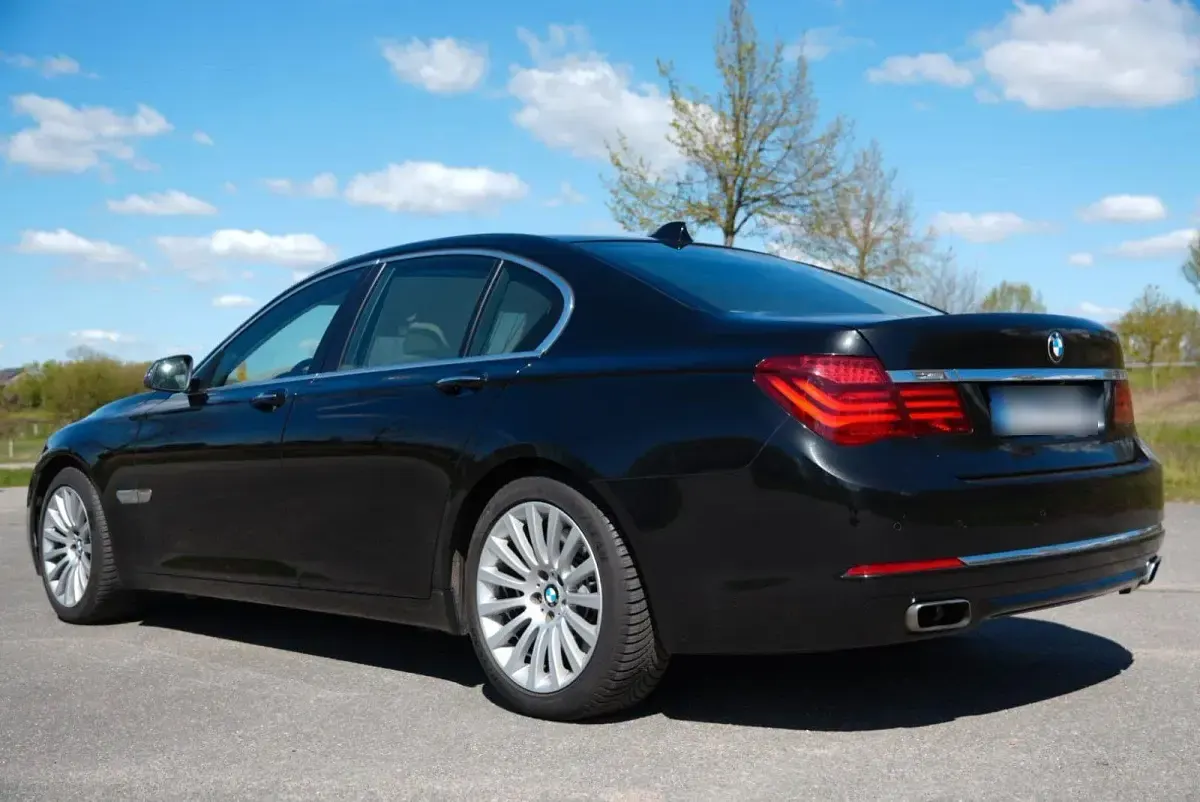 Gebraucht BMW 750 Performance 450 PS (330 kW) 2013 Schwarz Limousine