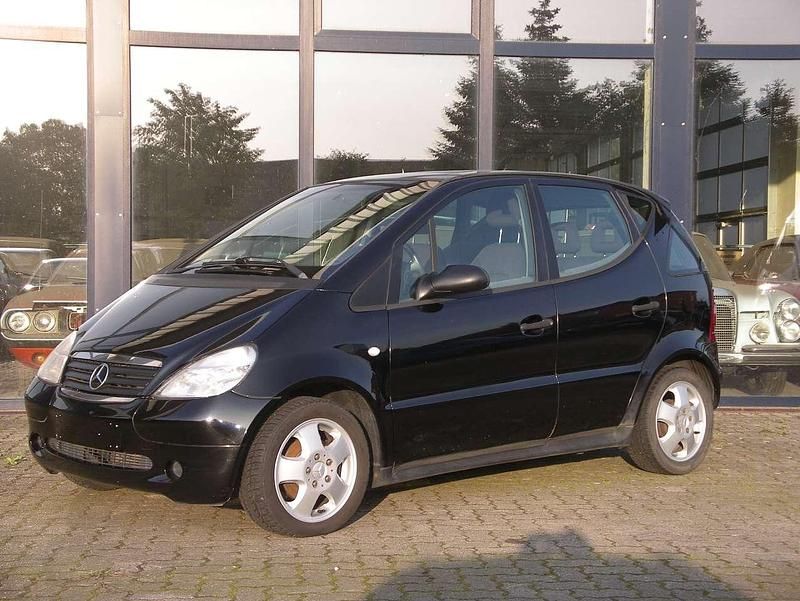 Schwarz Gebraucht 2000 Mercedes A160 Limousine | 3.200 € - Bild 1/4