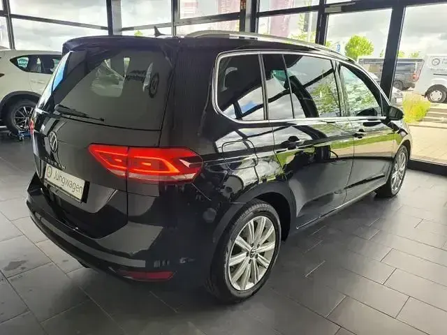 Gebraucht VW Touran Highline 150 PS (110 kW) 2024 Schwarz Van / Kleinbus