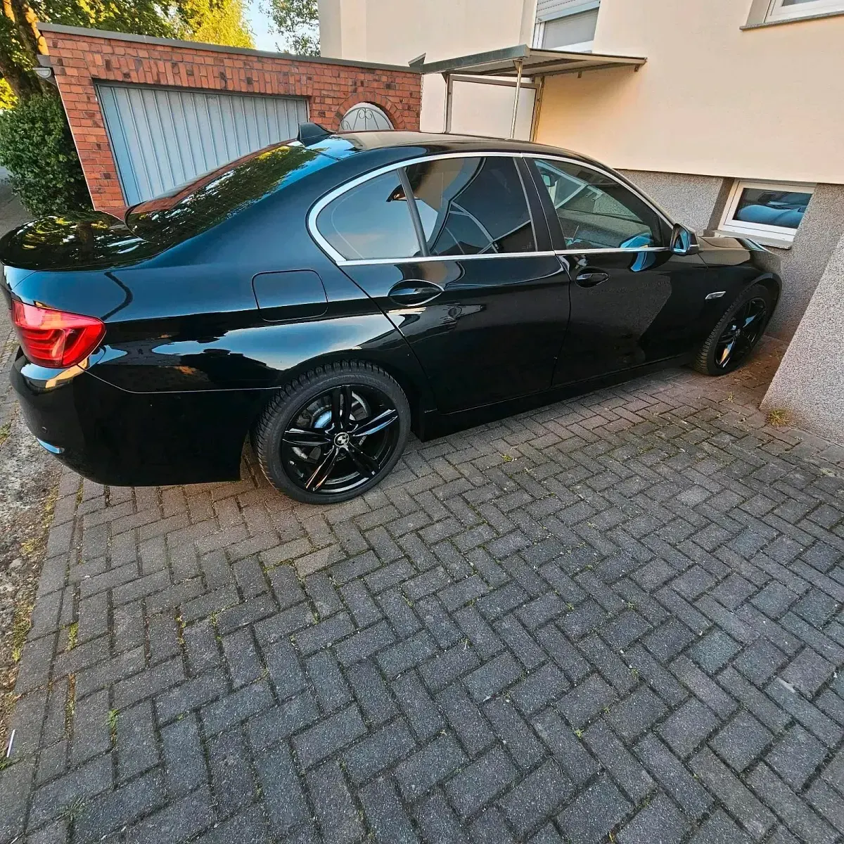 Używany BMW 520 190 KM (139 kW) 2015 Czarny Sedan/Limuzyna