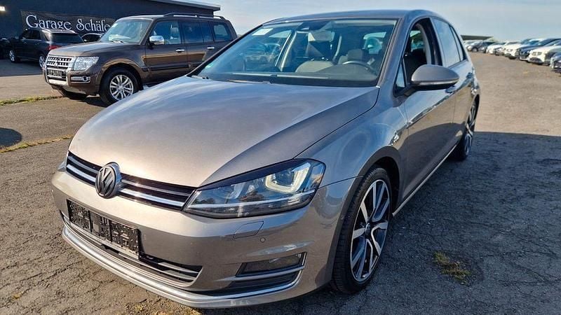 Grau Gebraucht 2015 VW Golf VII Highline Limousine | 10.999 € (Fairer Preis) - Bild 1/4