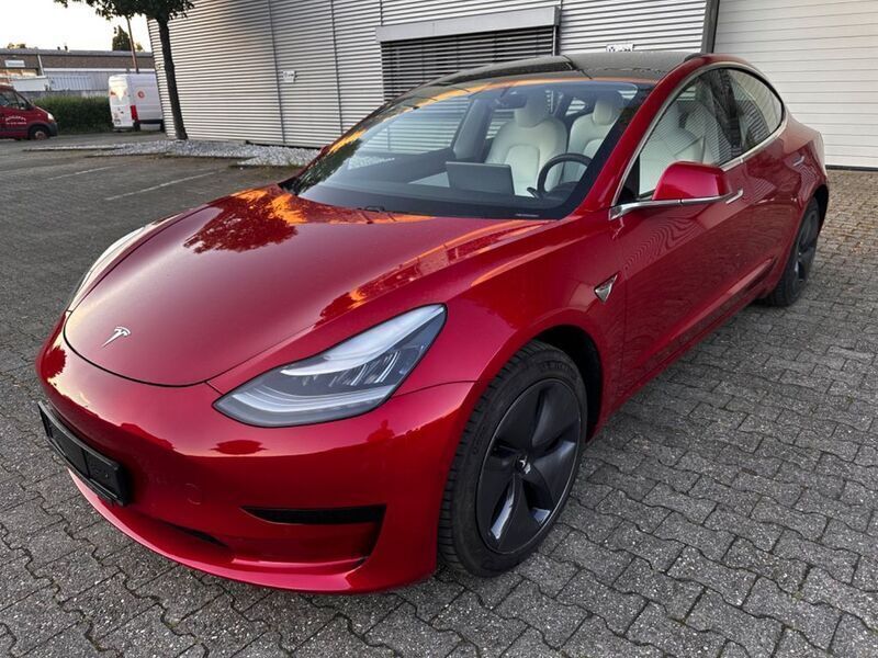 Rot Gebraucht 2020 Tesla Model 3 Standard Range Plus Limousine | 26.490 € (Fairer Preis) - Bild 1/4