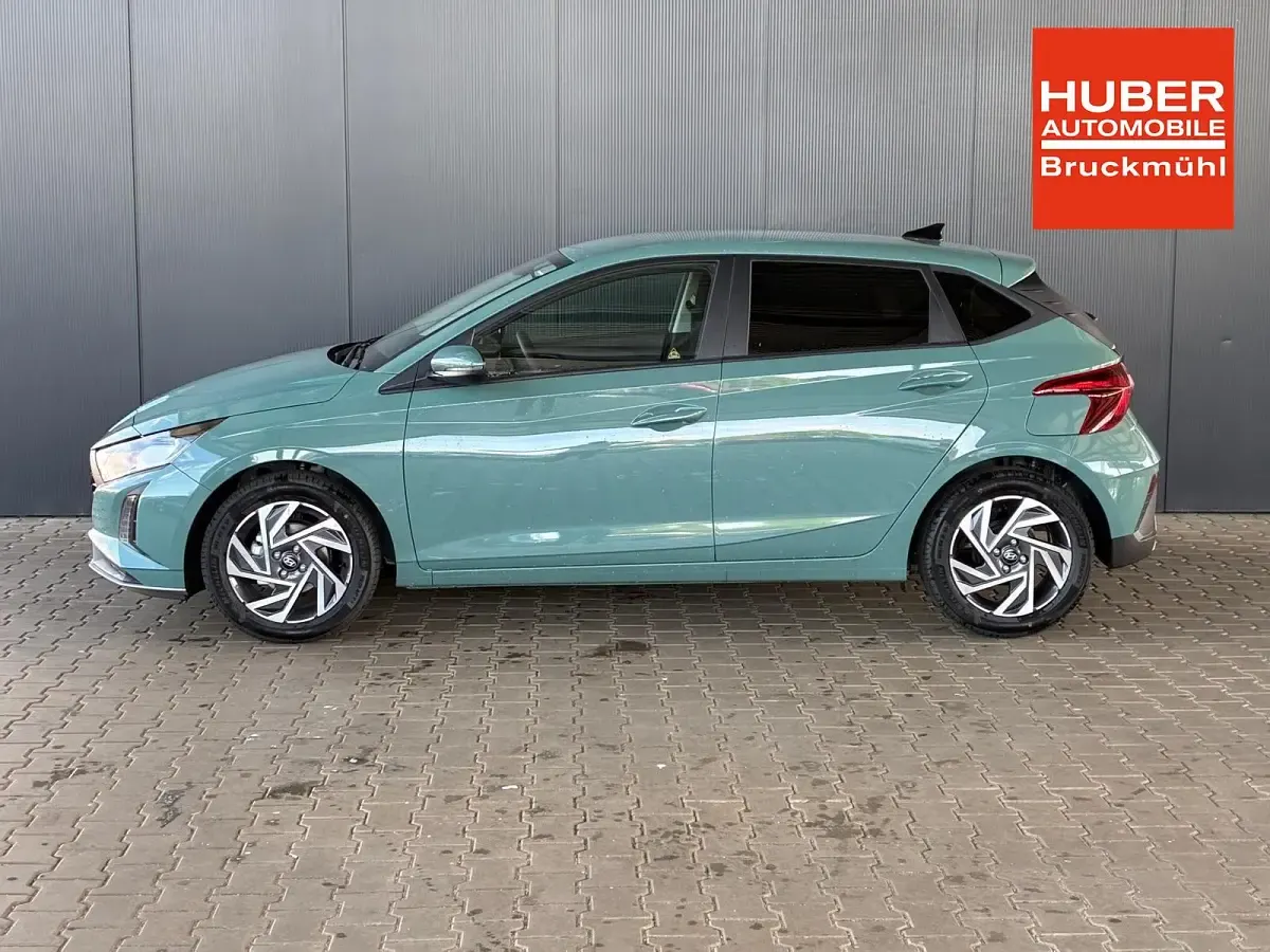Neu Hyundai i20 Pure 79 PS (58 kW) 2025 Mangrove green Kleinwagen