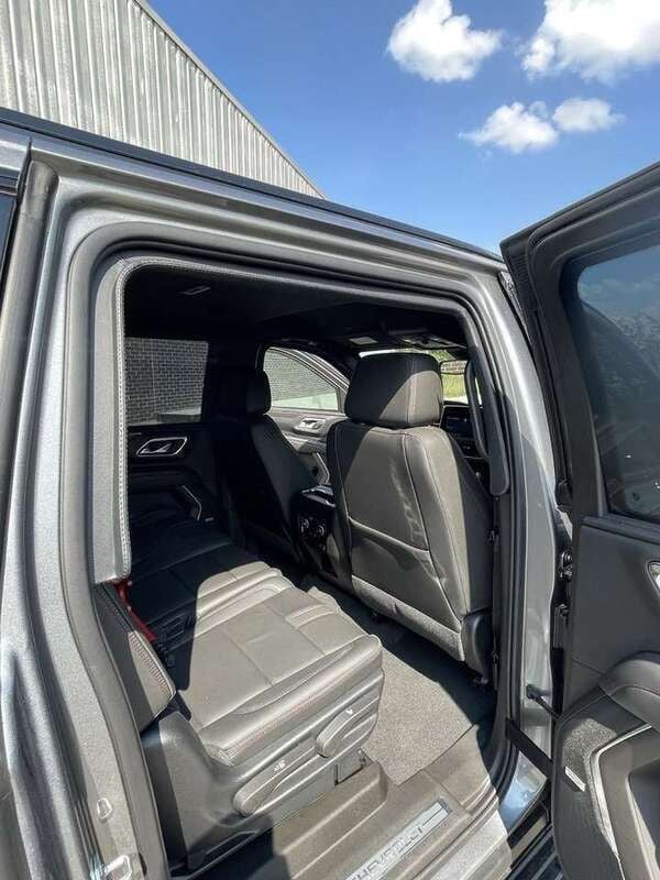 Neu Chevrolet Suburban 426 PS (313 kW) 2025 Schwarz SUV