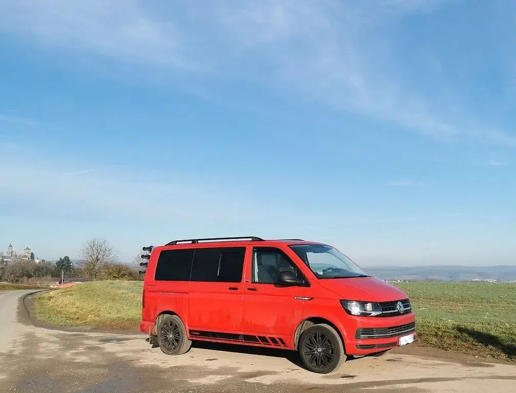 Gebraucht VW Multivan 102 PS (75 kW) 2016 Rot Van / Kleinbus