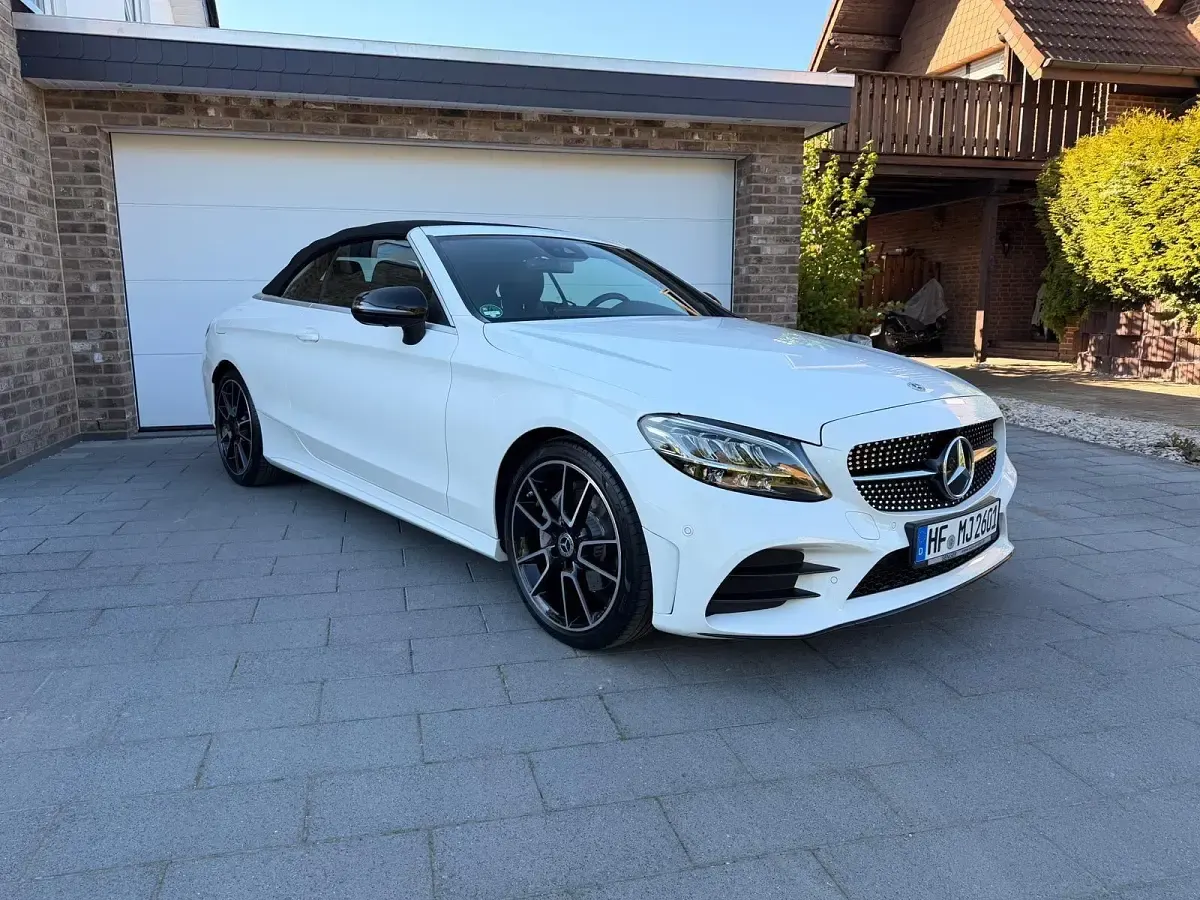 Gebraucht Mercedes C220 AMG line 194 PS (142 kW) 2022 Weiß Cabrio