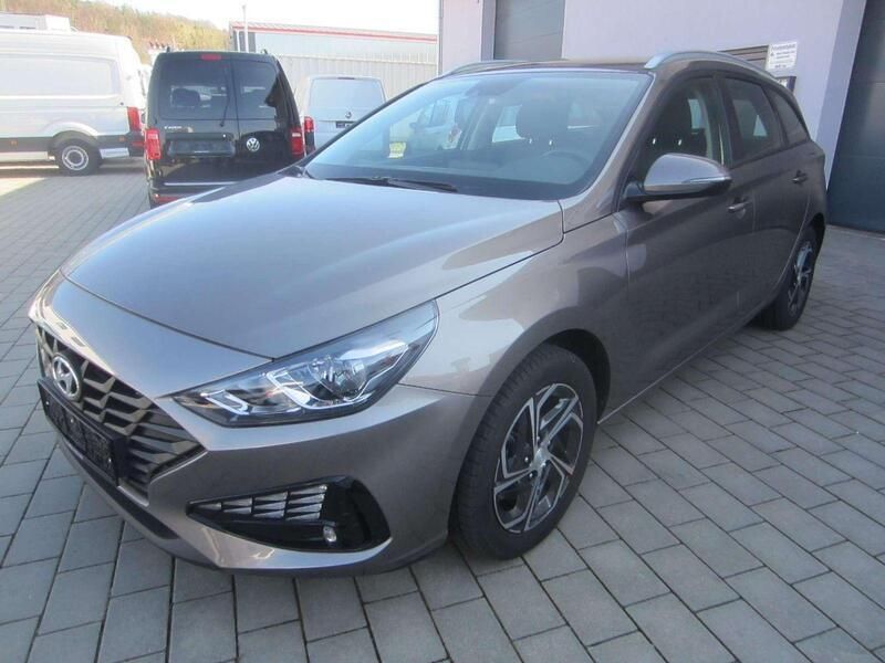 Braun Gebraucht 2023 Hyundai i30 Kombi | 15.749 € (Fairer Preis) - Bild 1/4