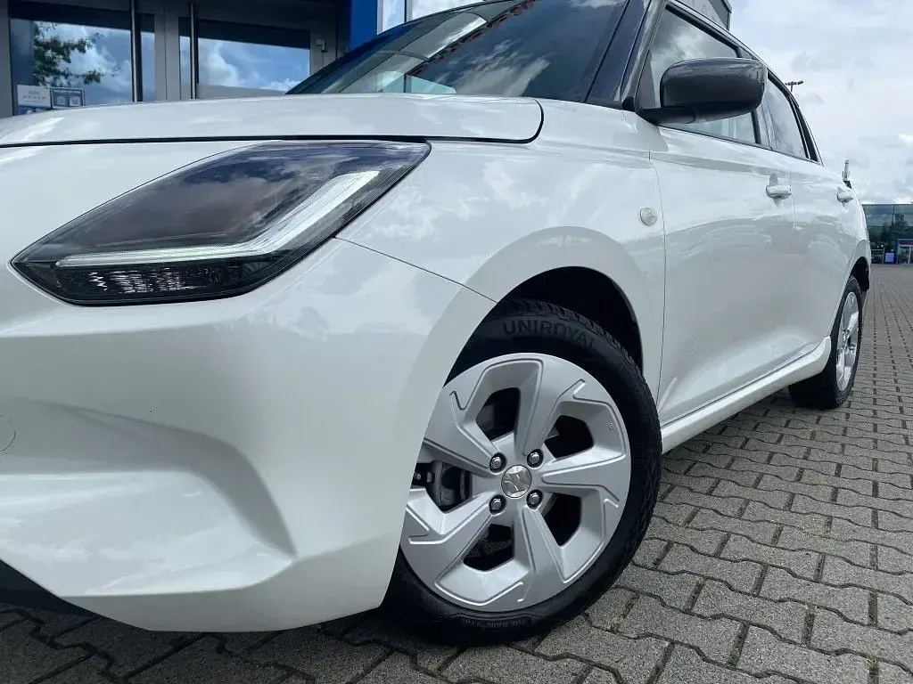 Gebraucht Suzuki Swift Comfort+ 83 PS (61 kW) 2025 Weiß Kleinwagen