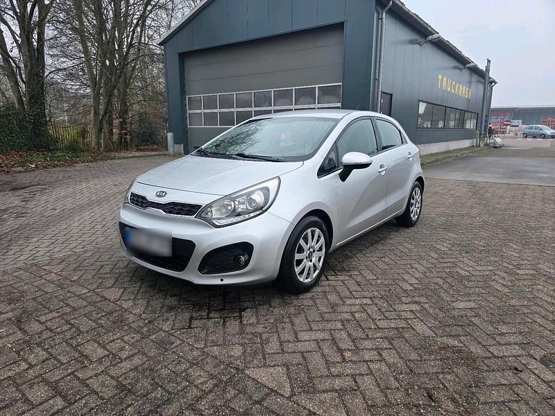Gebraucht Kia Rio 90 PS (66 kW) 2011 Silber Kleinwagen