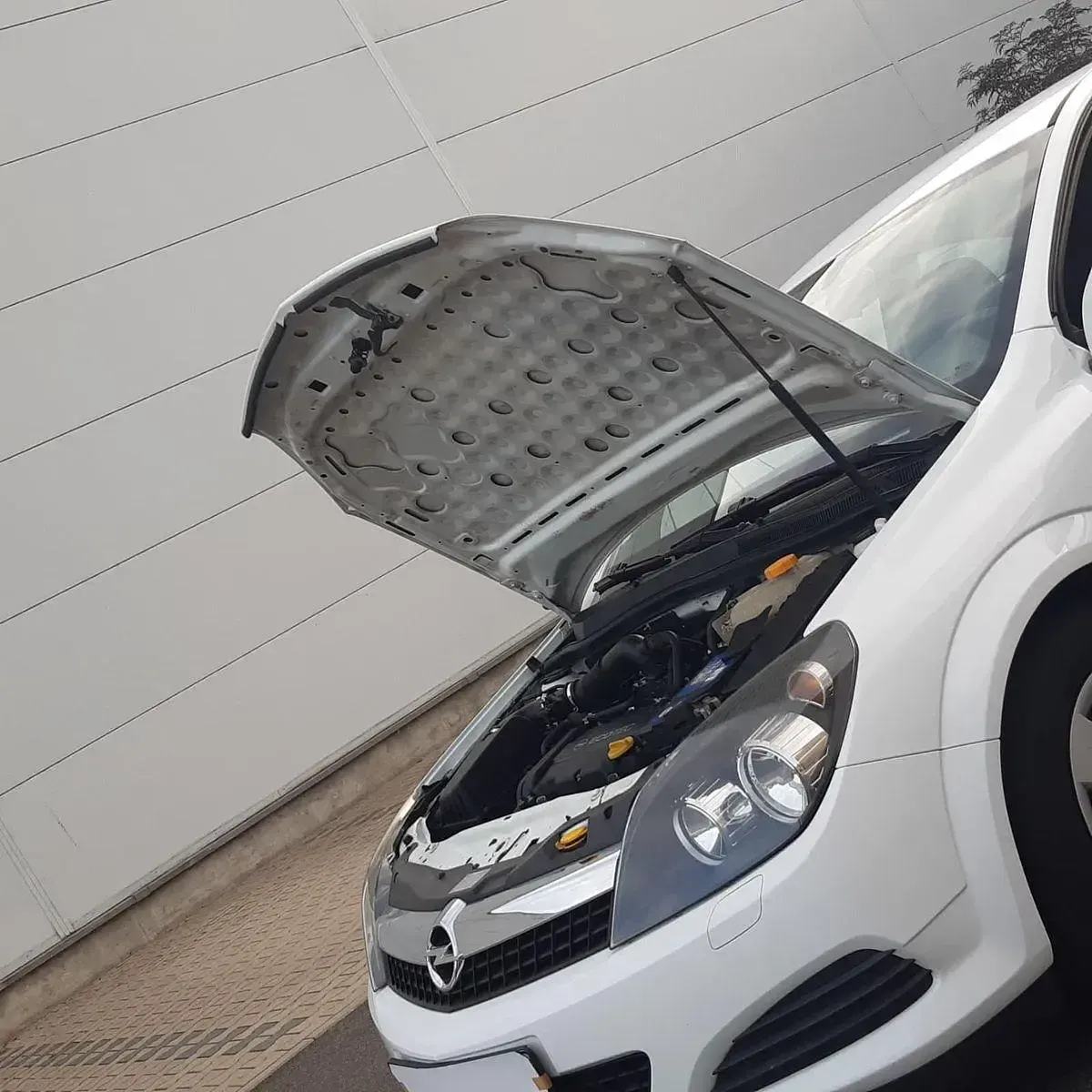 Gebraucht Opel Astra GTC Edition 90 PS (66 kW) 2009 Weiß Coupé