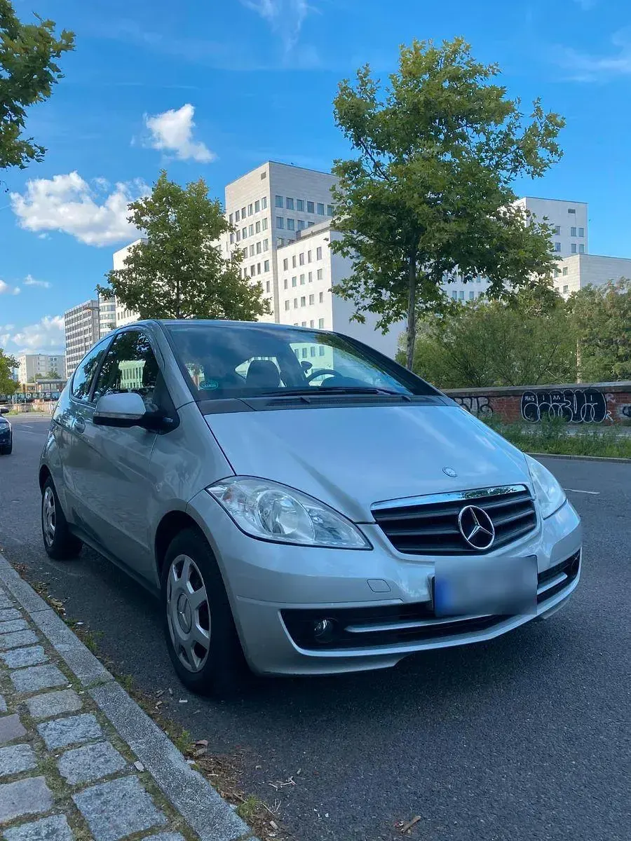 Gebraucht Mercedes A160 95 PS (69 kW) 2010 Silber Limousine