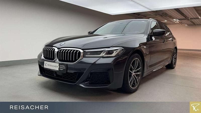 Sophistograu brillantefffekt Gebraucht 2022 BMW 530e Shadowline Kombi | 39.990 € (Fairer Preis) - Bild 1/4