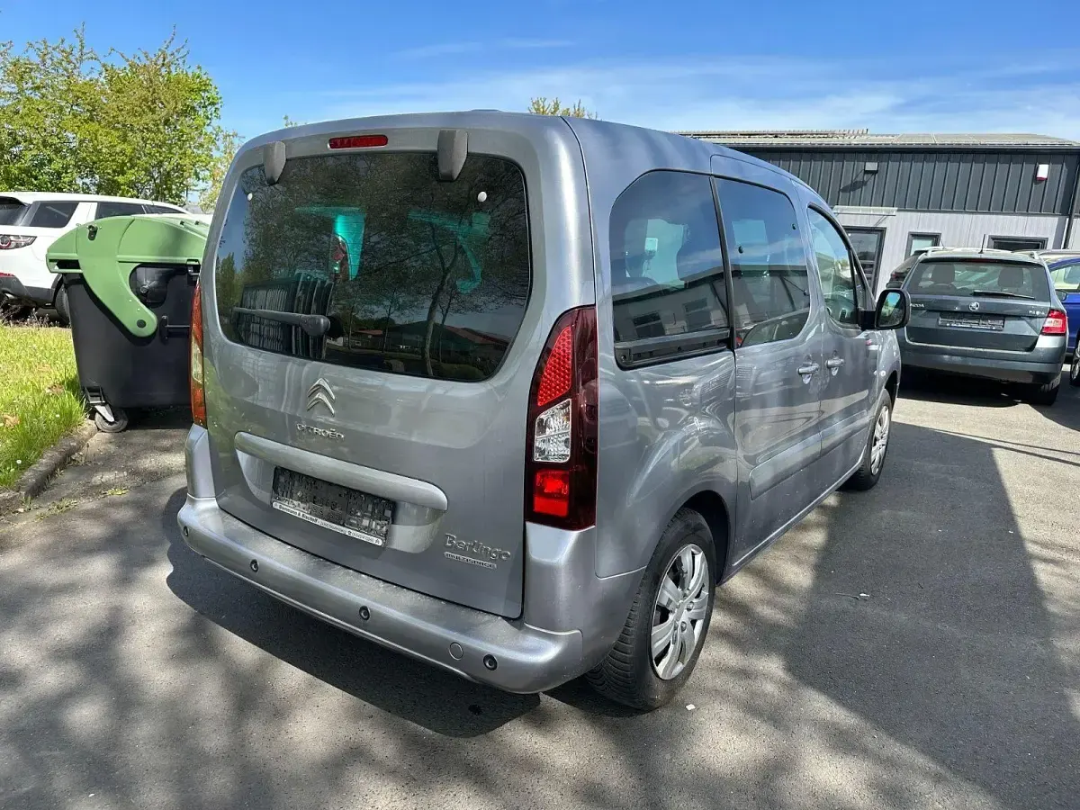 Gebraucht Citroën Berlingo SELECTION 120 PS (88 kW) 2018 Grau Van / Kleinbus