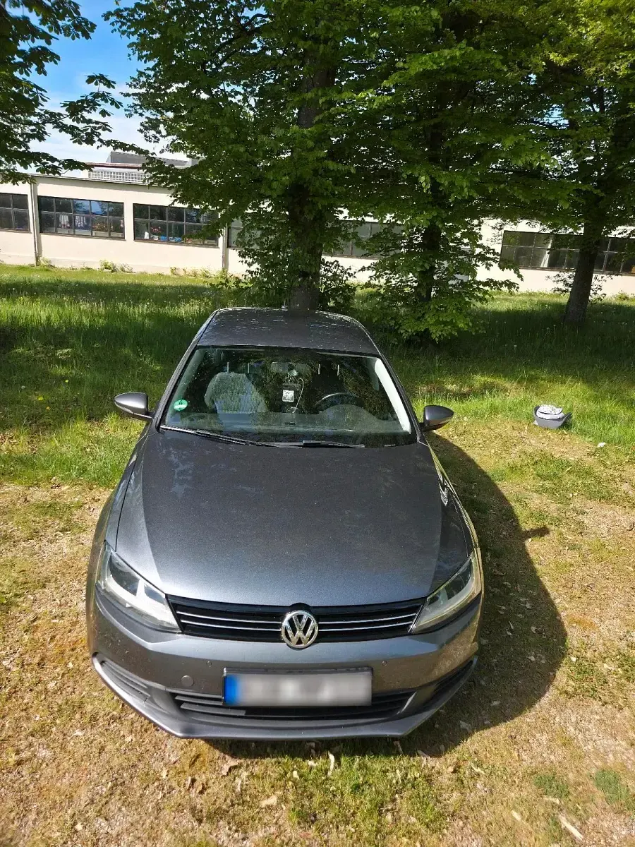 Używany VW Jetta 122 KM (89 kW) 2012 Szary Sedan/Limuzyna
