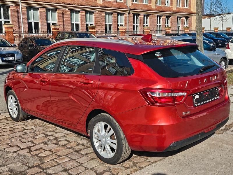 Gebraucht Lada Vesta 106 PS (77 kW) 2018 Orange Kombi