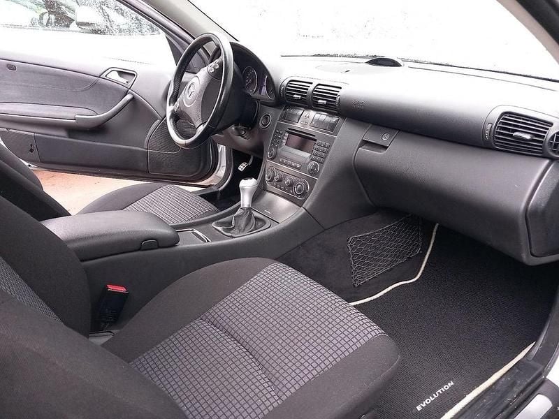 Gebraucht Mercedes C200 Classic 122 PS (89 kW) 2006 Silber Limousine