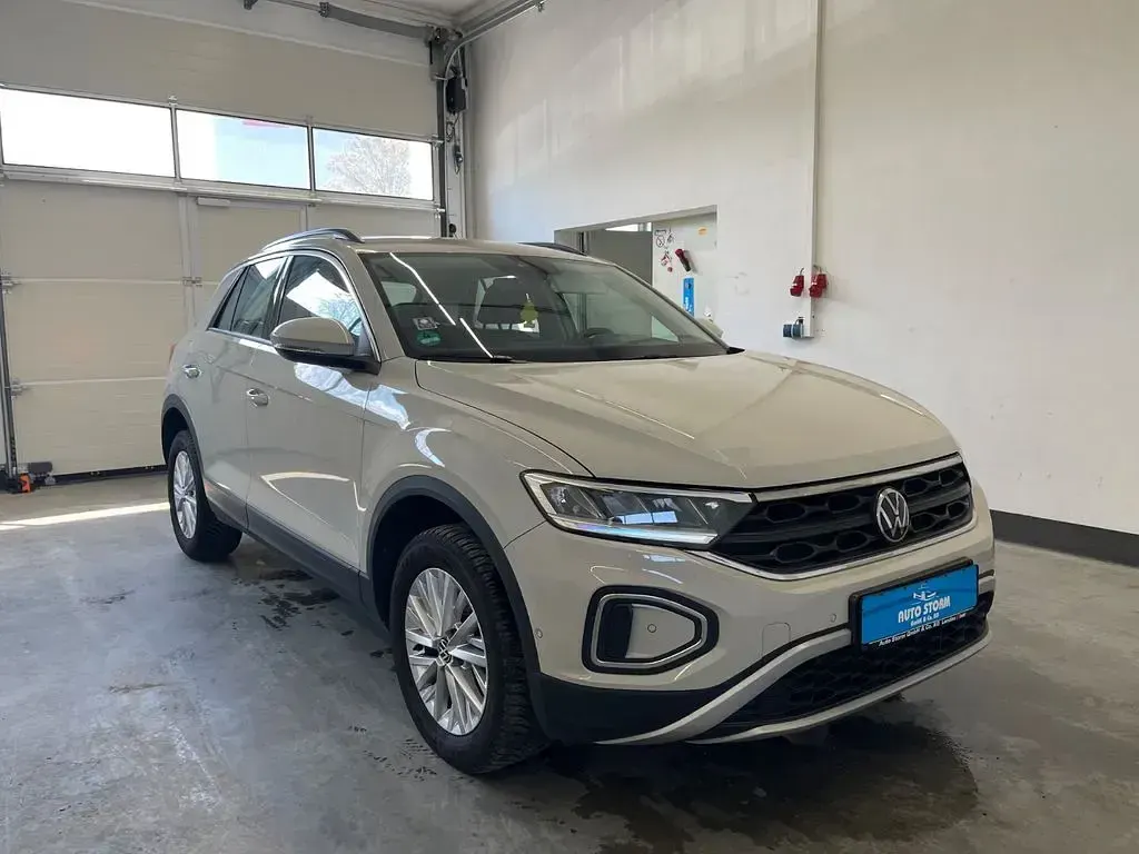 Gebraucht VW T-Roc Life 150 PS (110 kW) 2023 Ascotgrau SUV