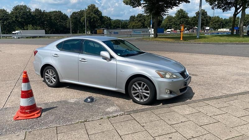 Silber Gebraucht 2006 Lexus IS220 Limousine | 4.900 € - Bild 1/1