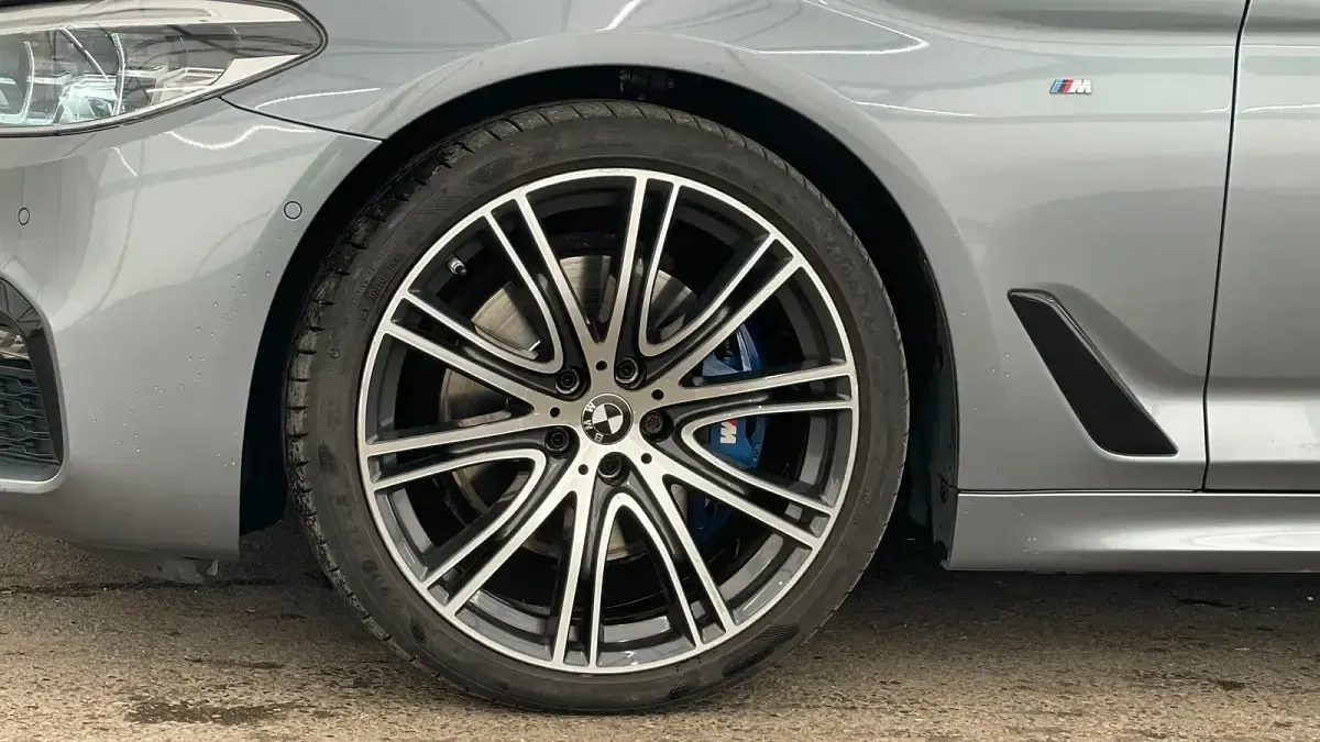 Gebraucht BMW 530 Efficient Dynamics 265 PS (194 kW) 2019 Bluestone metallic