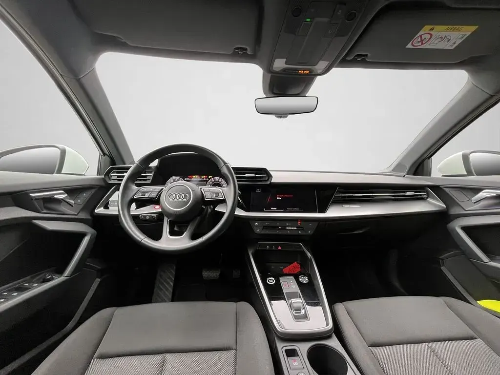 Używany Audi A3 Advanced Plus 110 KM (80 kW) 2022 Biały Sedan/Limuzyna