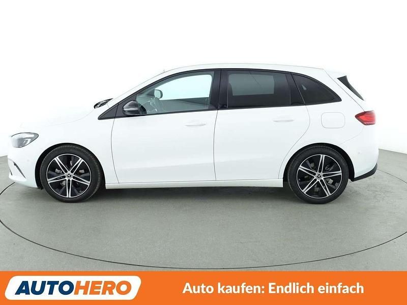 Gebraucht Mercedes B200 Progressive 177 PS (130 kW) 2024 Polarweiss Van / Kleinbus