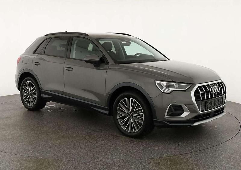 Chronosgrau metallic Neu 2025 Audi Q3 Advanced SUV | 47.045 € (Guter Preis) - Bild 1/4
