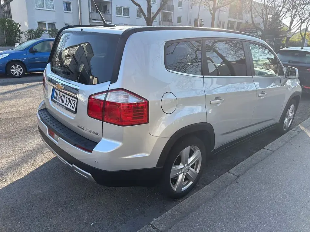 Gebraucht Chevrolet Orlando LT 163 PS (119 kW) 2012 Silber Van / Kleinbus