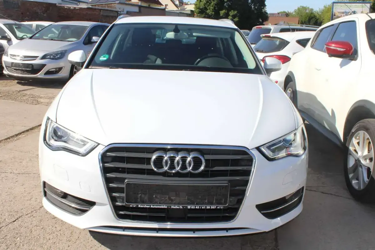Gebraucht Audi A3 Ambiente 140 PS (102 kW) 2013 Gletscherweiß metallic Kleinwagen