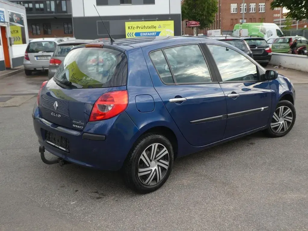 Occasion Renault Clio III Privilege 111 ch (81 kW) 2006 Bleue Berline