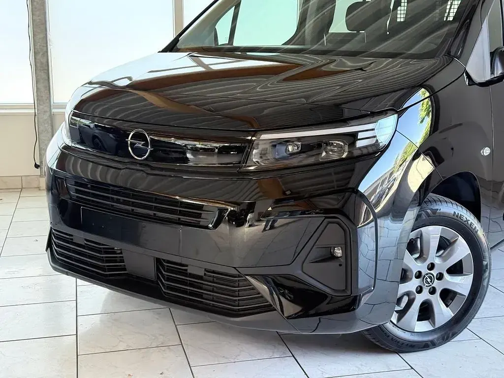 Nowe Opel Combo Life Edition 131 KM (96 kW) 2026 Czarny Minivan