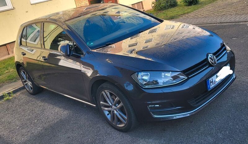 Grau Gebraucht 2015 VW Golf VII LOUNGE Limousine | 5.900 € (Superpreis) - Bild 1/4
