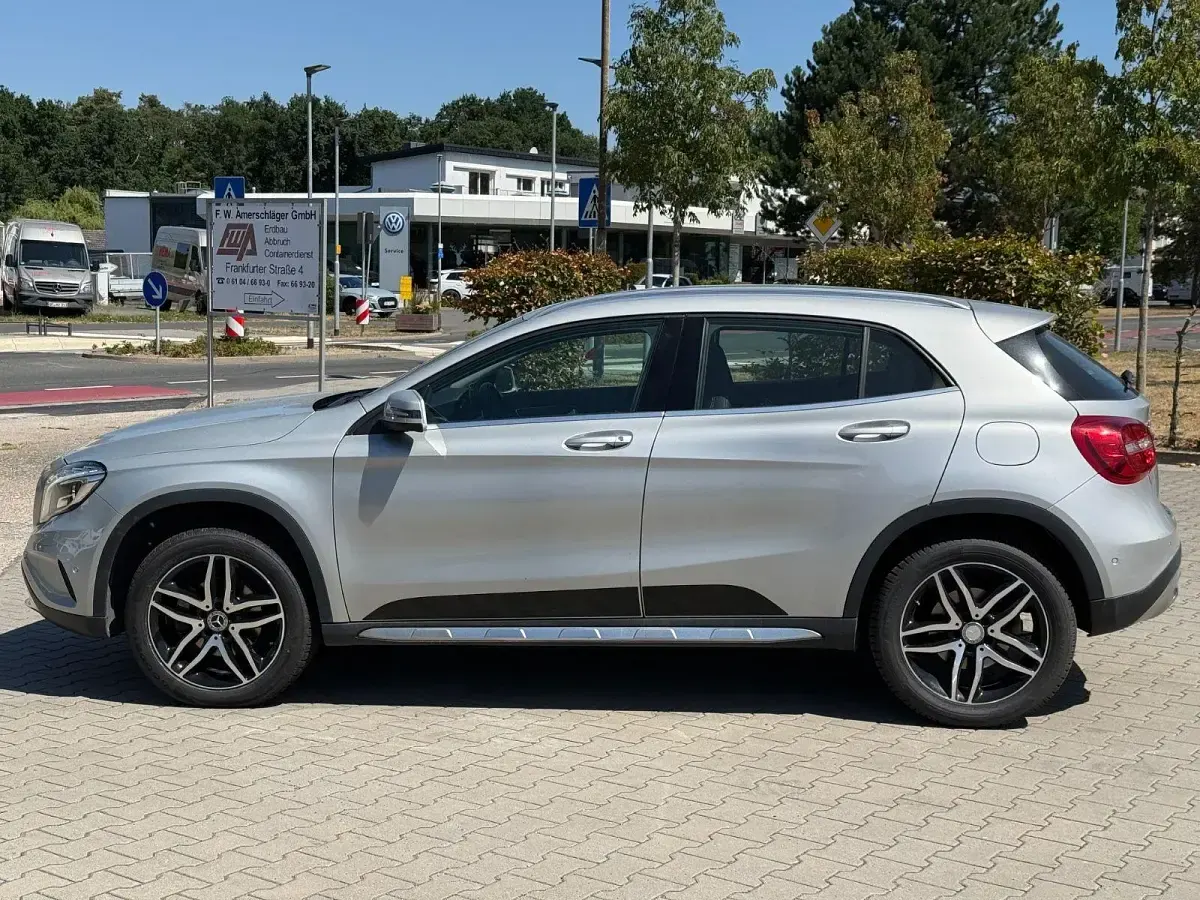 Gebraucht Mercedes GLA200 156 PS (114 kW) 2017 Silber SUV
