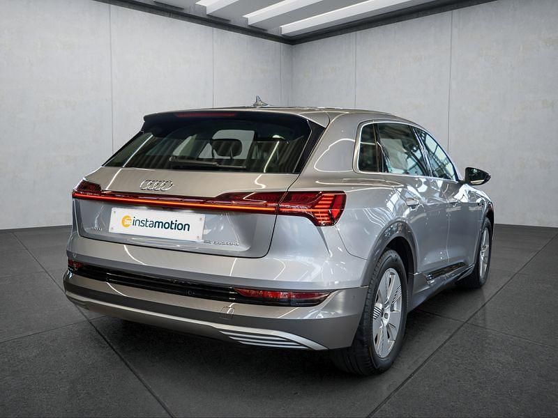 Gebraucht Audi e-tron 300 kW (408 PS) 2023 Silber SUV