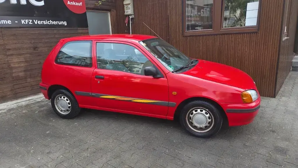 Gebraucht Toyota Starlet 75 PS (55 kW) 1996 Rot Kleinwagen