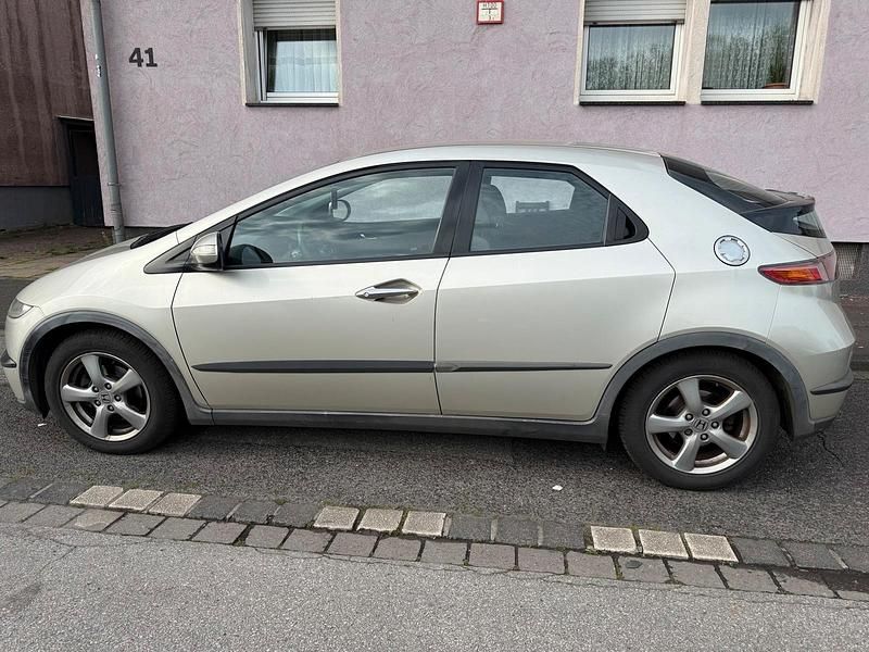 Second-hand Honda Civic 83 CP (61 kW) 2007 Auriu Hatchback