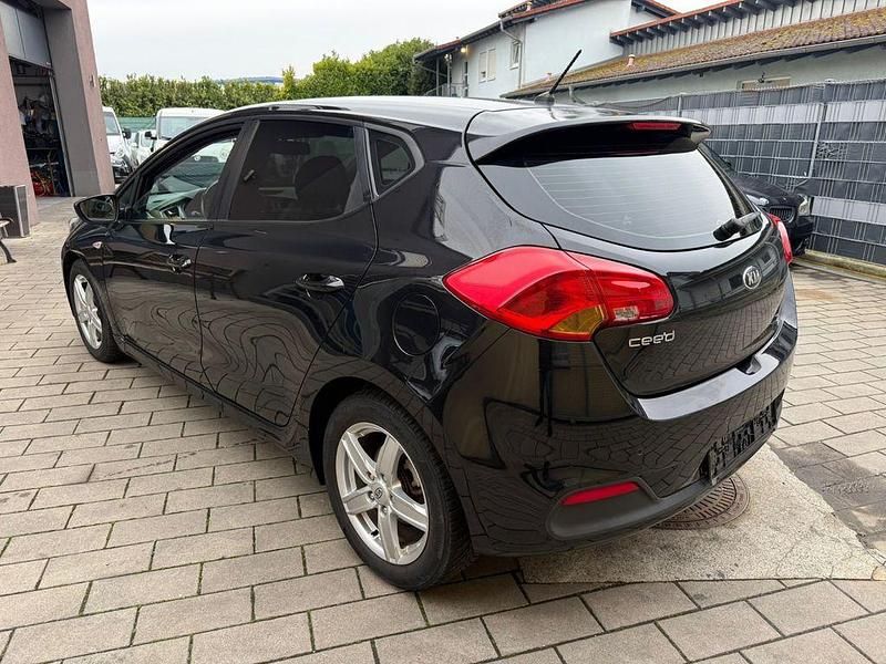Gebraucht Kia Ceed 99 PS (72 kW) 2013 Schwarz Kleinwagen