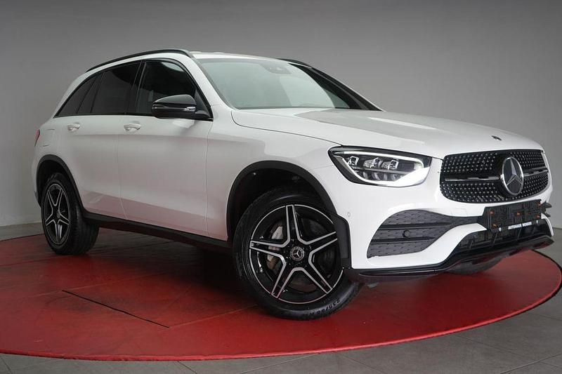 Polar white Gebraucht 2022 Mercedes GLC300e AMG SUV | 36.990 € (Fairer Preis) - Bild 1/4