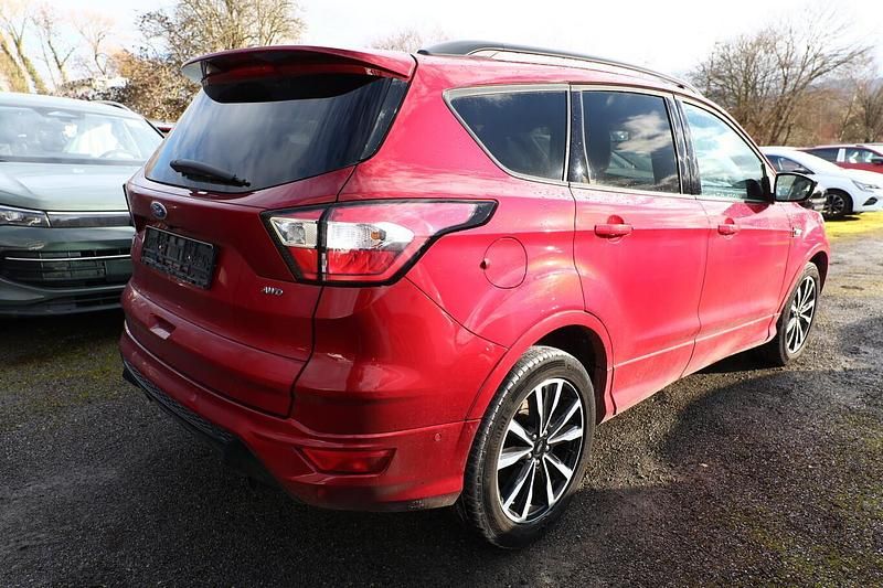 Gebraucht Ford Kuga ST-Line 179 PS (131 kW) 2019 Rubyrotmetallic SUV