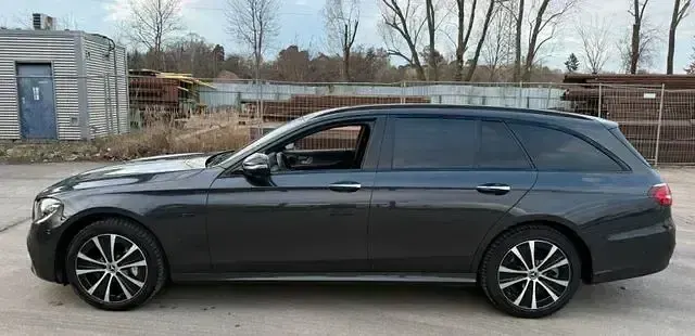 Gebraucht Mercedes E300 AMG line 194 PS (142 kW) 2021 Grau Limousine