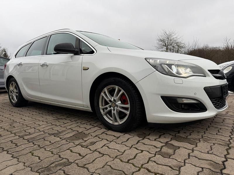 Gebraucht Opel Astra Innovation 165 PS (121 kW) 2013 Weiß Kombi