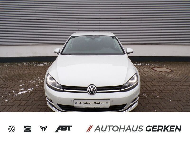 Weiß Gebraucht 2016 VW Golf VII Allstar Limousine | 13.490 € (Teuer) - Bild 1/4