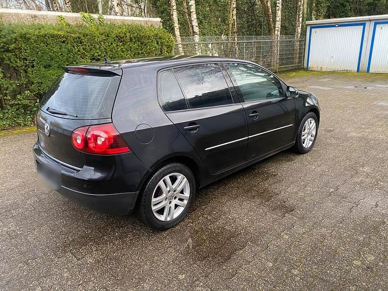 Gebraucht VW Golf VI 105 PS (77 kW) 2008 Schwarz Kleinwagen