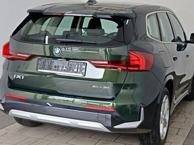 Gebraucht BMW iX1 xLine 200 kW (272 PS) 2023 San remo green (metallic) SUV