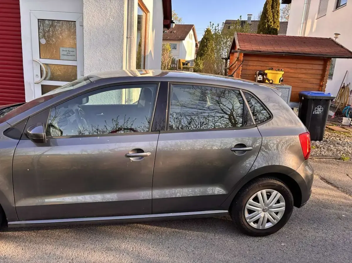 Gebraucht VW Polo LOUNGE 90 PS (66 kW) 2015 Grau Limousine