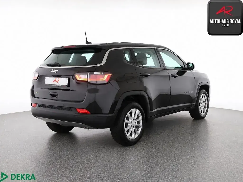 Gebraucht Jeep Compass Altitude 131 PS (96 kW) 2024 Black clear coat SUV